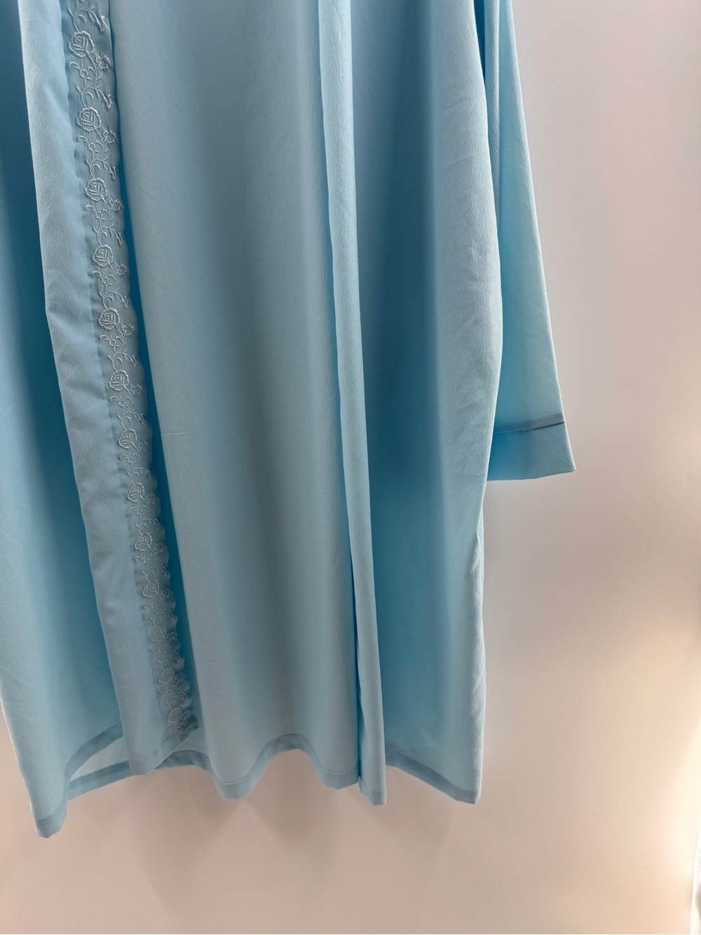 Secret Treasures Light Blue Embroidered Robe Cover Up – Women’s XL - Picture 3 of 8